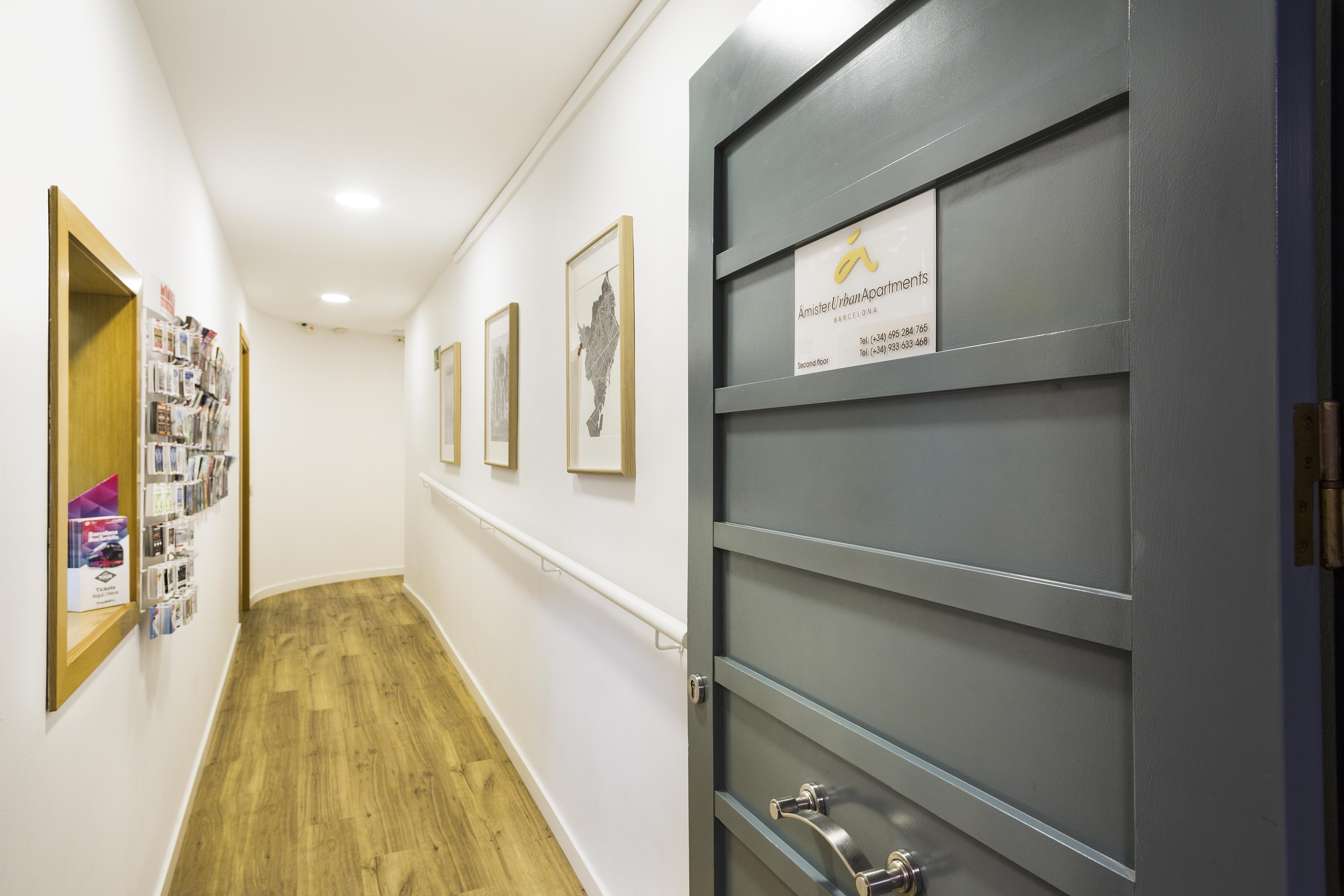 Amister Apartments Barcelona Eksteriør bilde