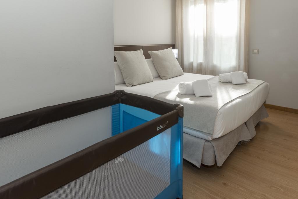 Amister Apartments Barcelona Eksteriør bilde