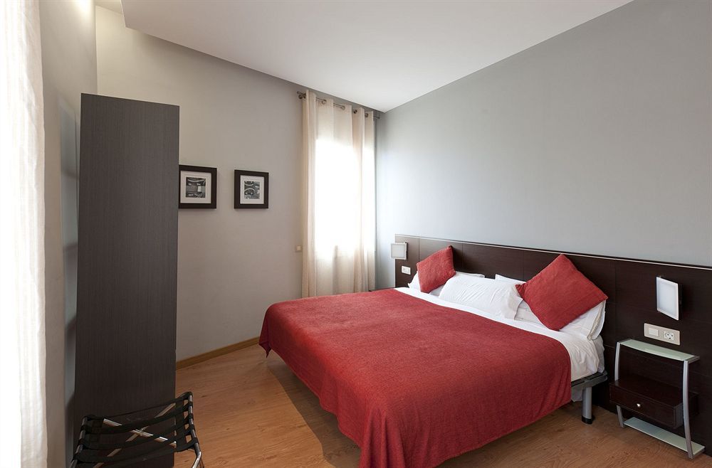 Amister Apartments Barcelona Eksteriør bilde