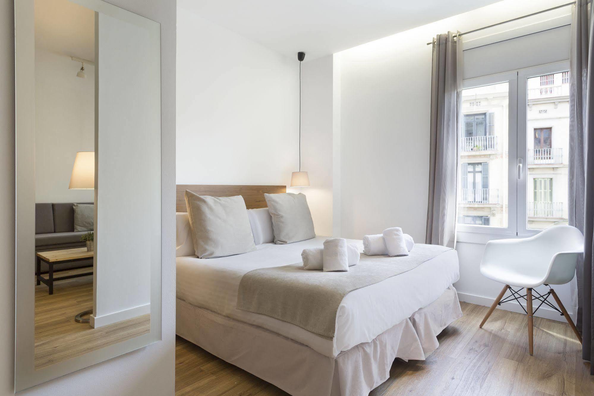 Amister Apartments Barcelona Eksteriør bilde