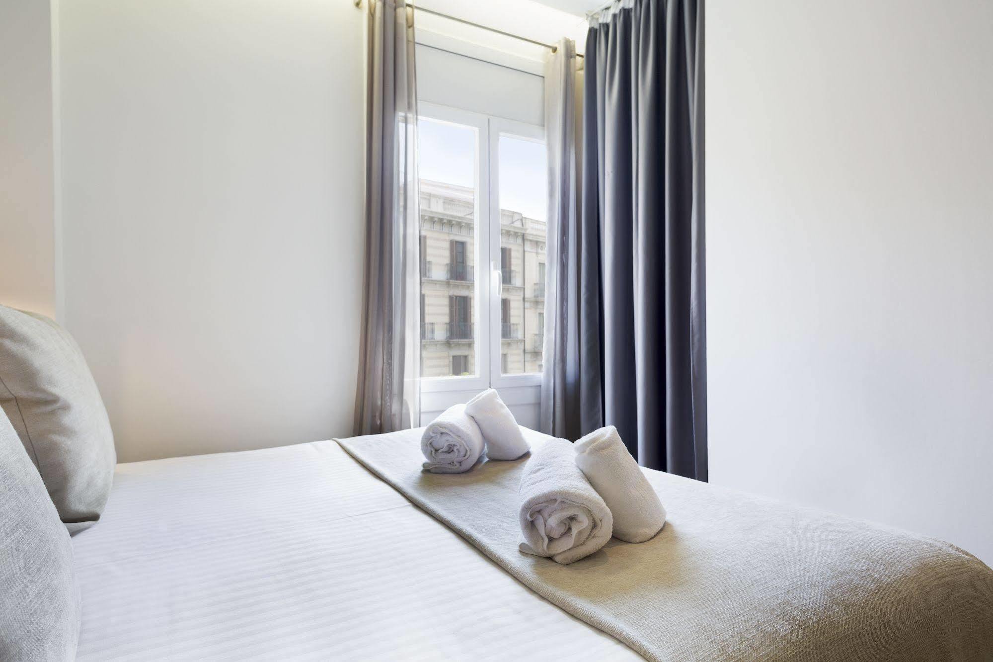 Amister Apartments Barcelona Eksteriør bilde
