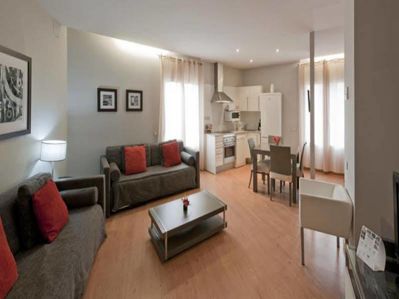 Amister Apartments Barcelona Eksteriør bilde