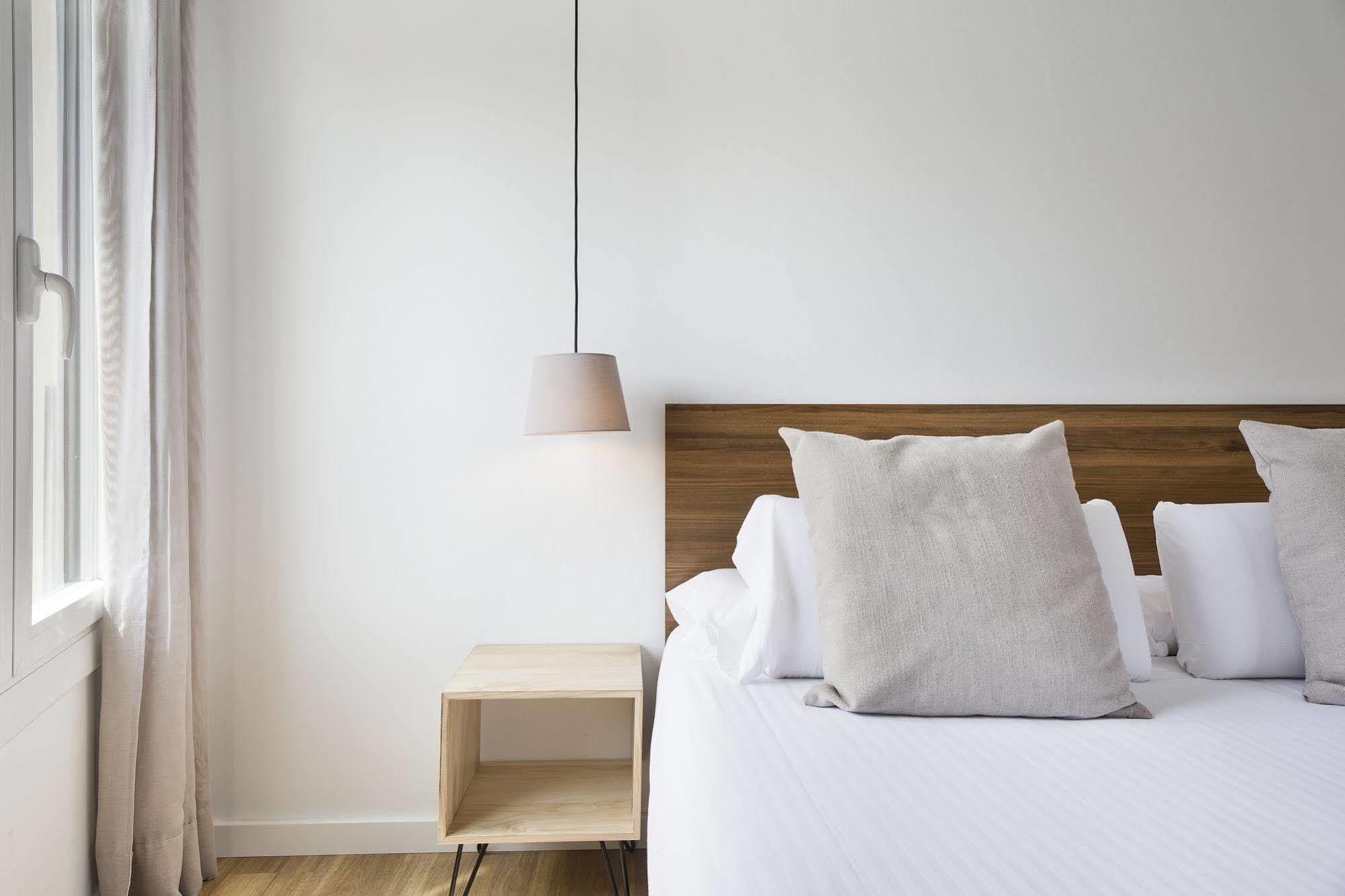 Amister Apartments Barcelona Eksteriør bilde