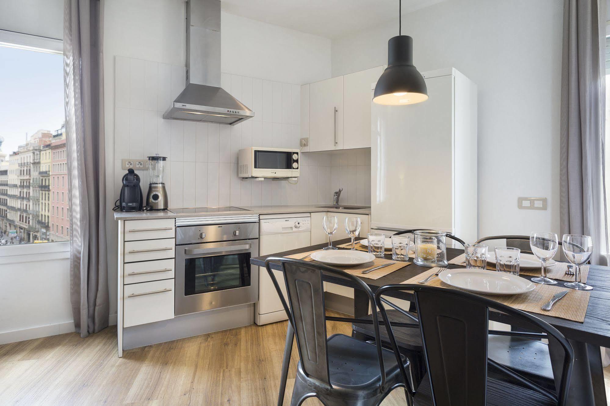 Amister Apartments Barcelona Eksteriør bilde